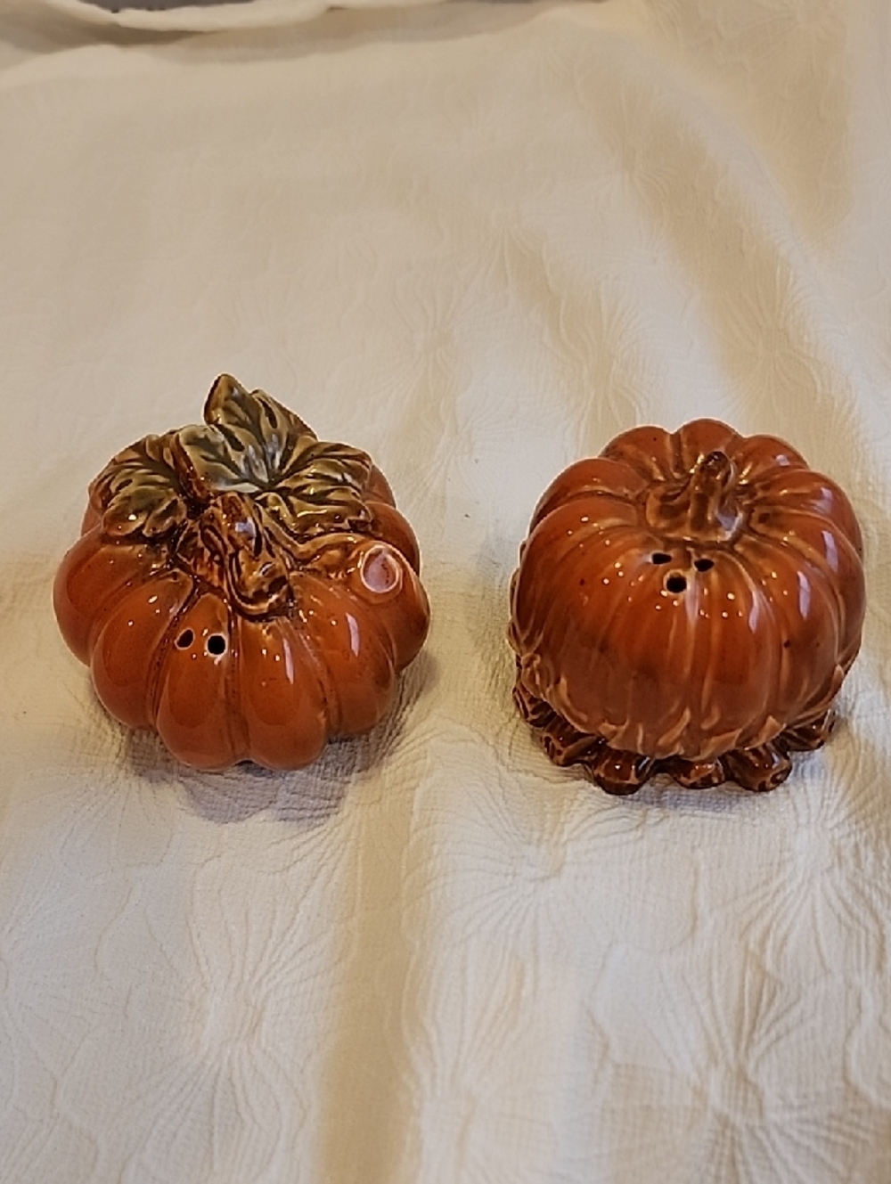 Pumpkin Ceramic Salt and Pepper Shakers - Orange. New, With Stoppers